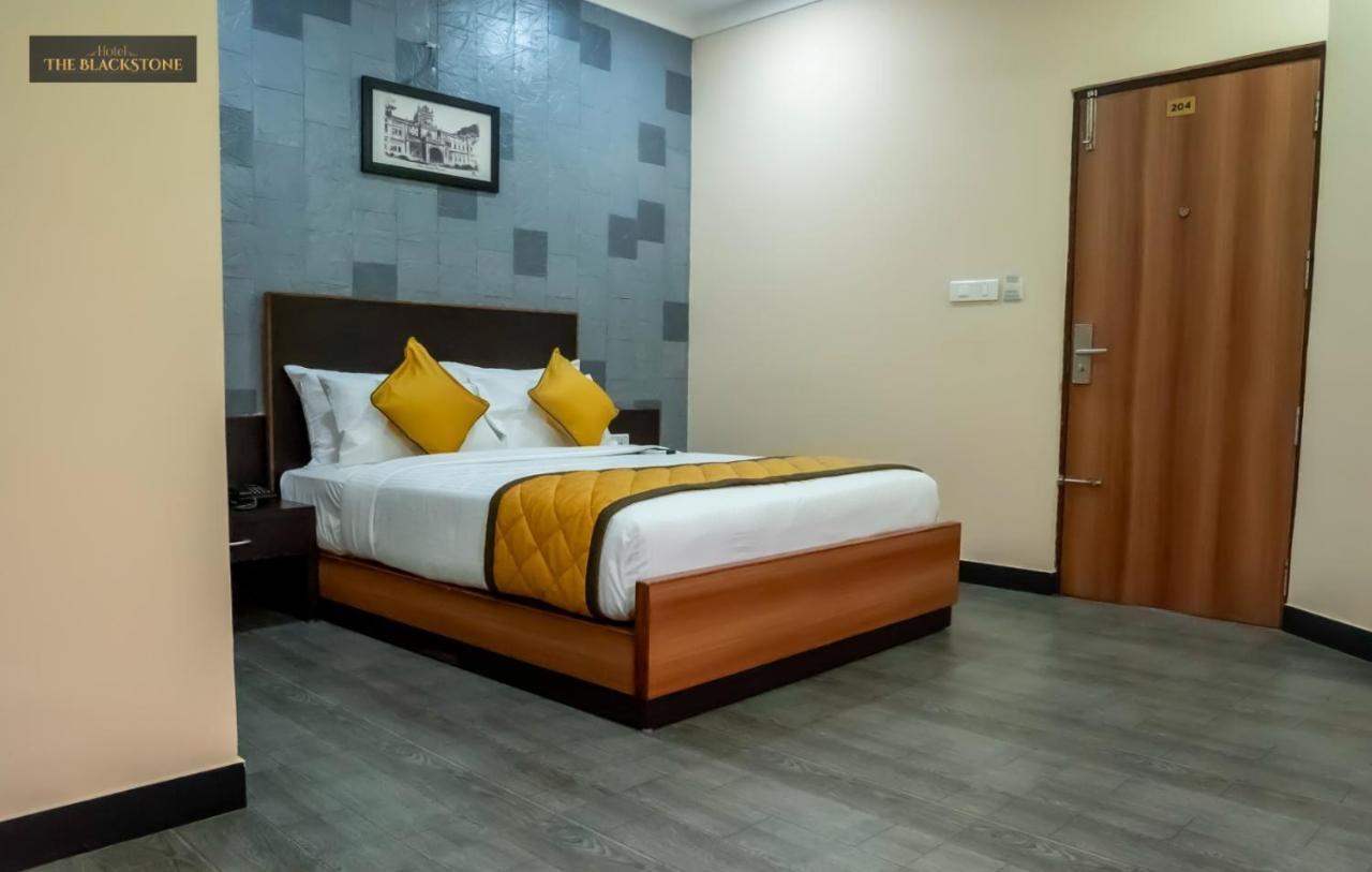 Hotel The Black Stone Бангалор Екстериор снимка