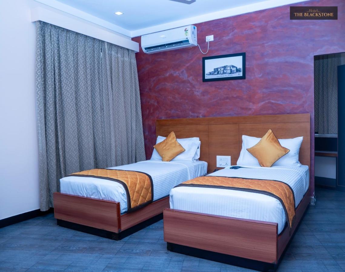 Hotel The Black Stone Бангалор Екстериор снимка