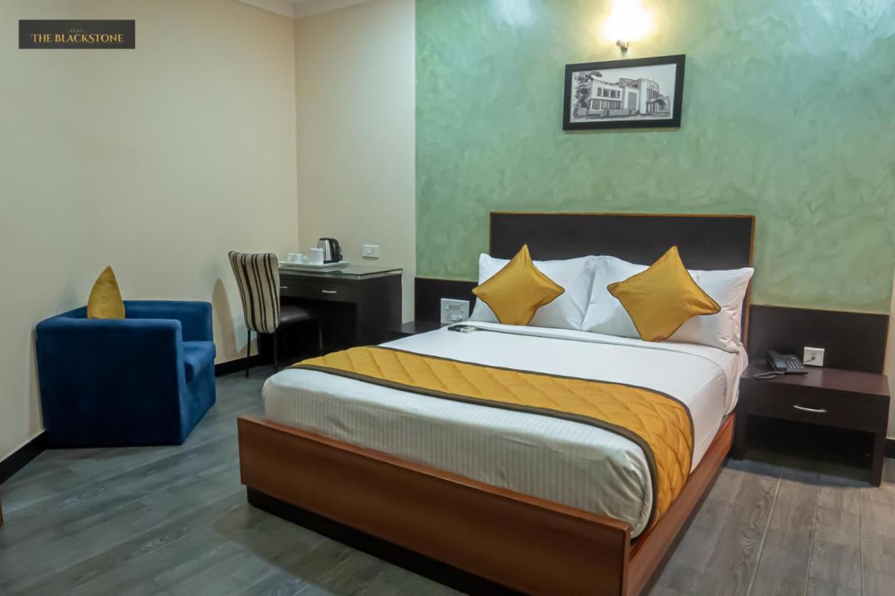 Hotel The Black Stone Бангалор Екстериор снимка