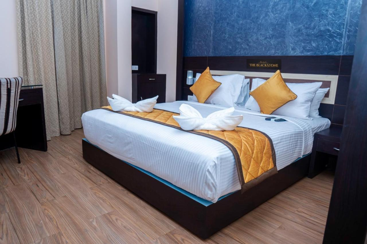 Hotel The Black Stone Бангалор Екстериор снимка