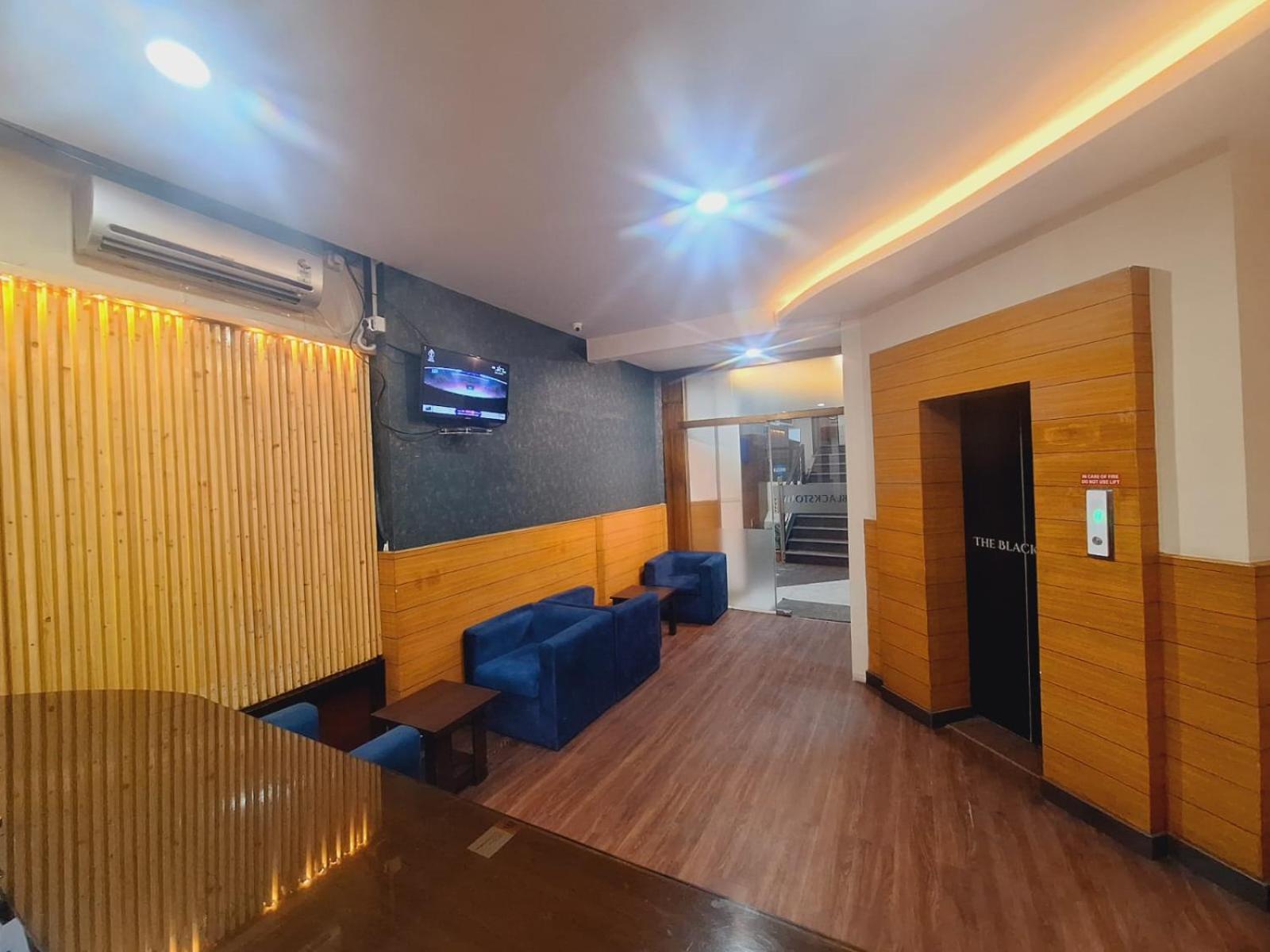 Hotel The Black Stone Бангалор Екстериор снимка