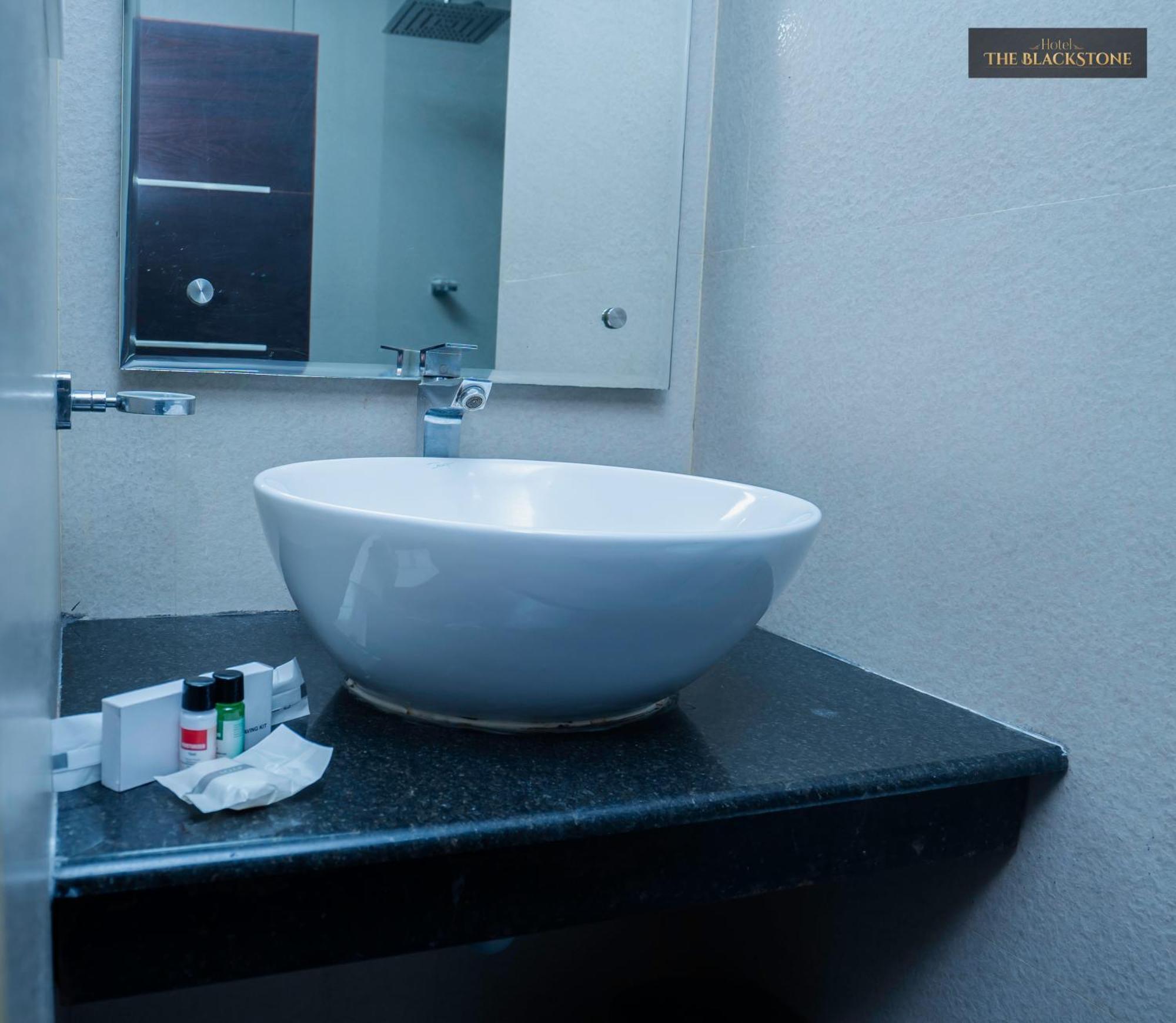 Hotel The Black Stone Бангалор Екстериор снимка