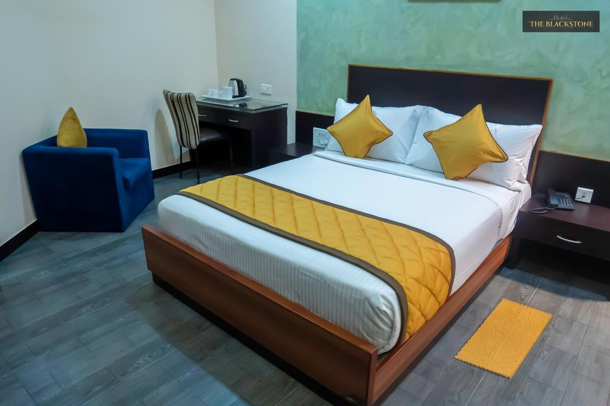 Hotel The Black Stone Бангалор Екстериор снимка